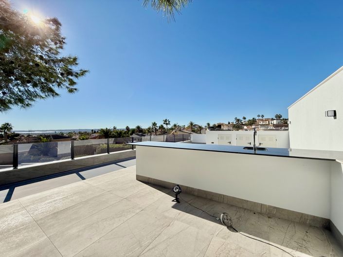 Image No.29-4 Bed Villa for sale