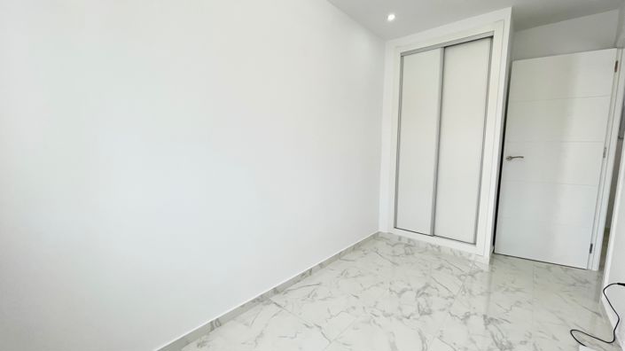 Image No.10-3 Bed Townhouse for sale