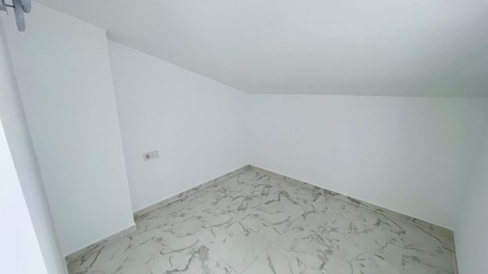 Image No.18-3 Bed Townhouse for sale