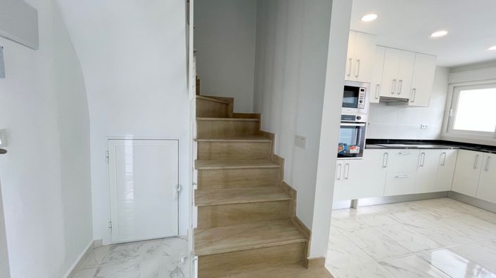 Image No.19-3 Bed Townhouse for sale