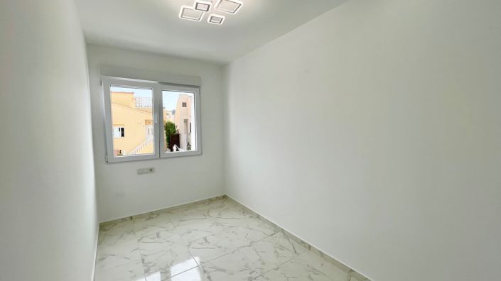 Image No.9-3 Bed Townhouse for sale