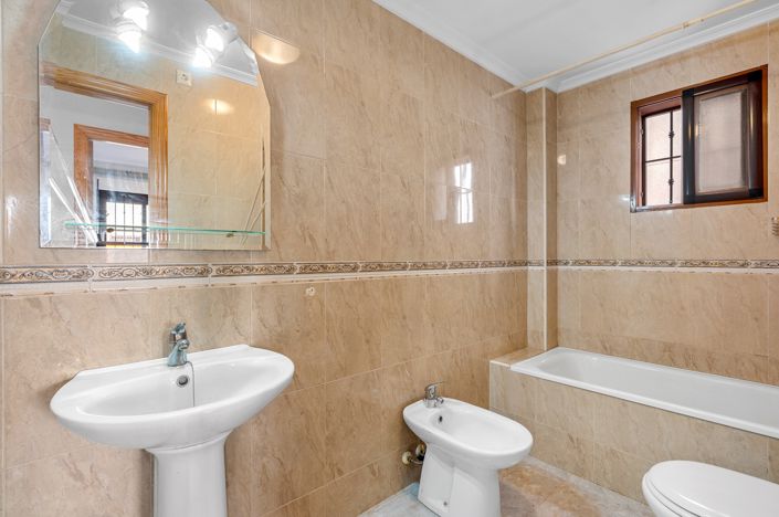 Image No.12-2 Bed Bungalow for sale