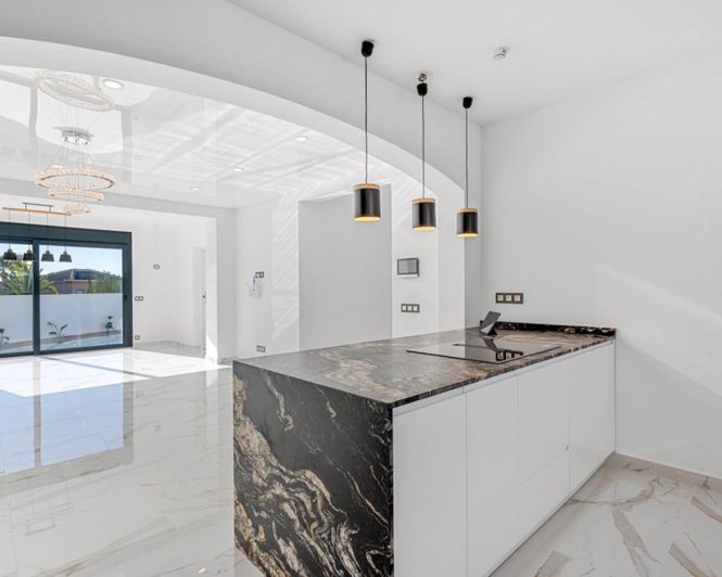 Image No.2-4 Bed Villa for sale