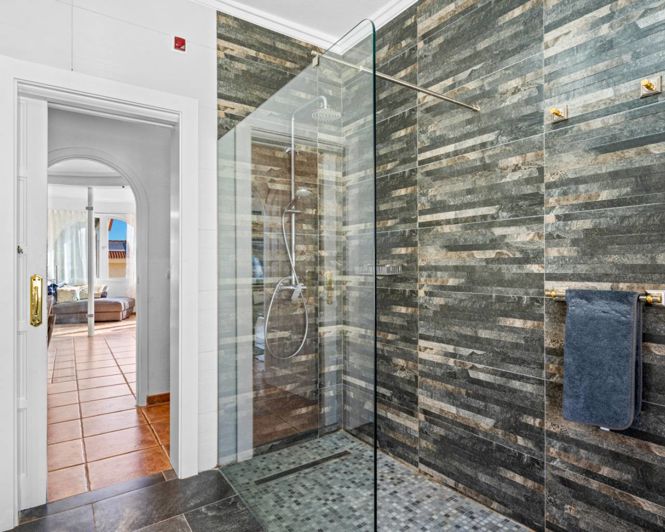 Image No.15-4 Bed Villa for sale