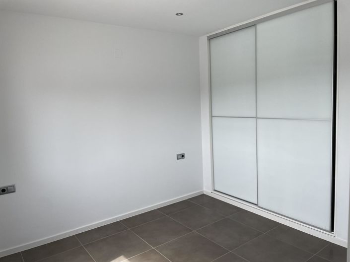 Image No.17-4 Bed Villa for sale