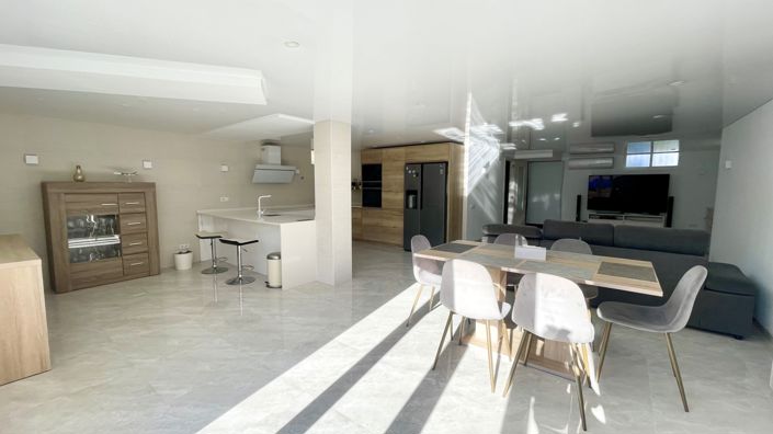 Image No.8-3 Bed Villa for sale