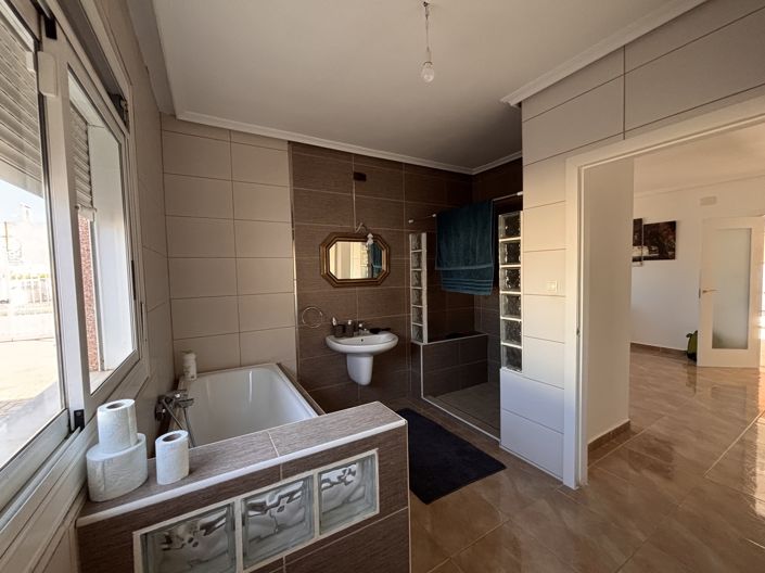 Image No.14-5 Bed Villa for sale