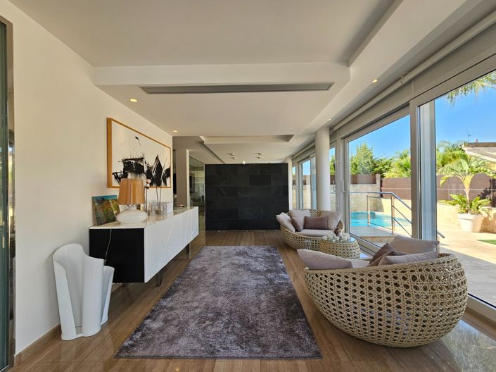 Image No.2-3 Bed Villa for sale