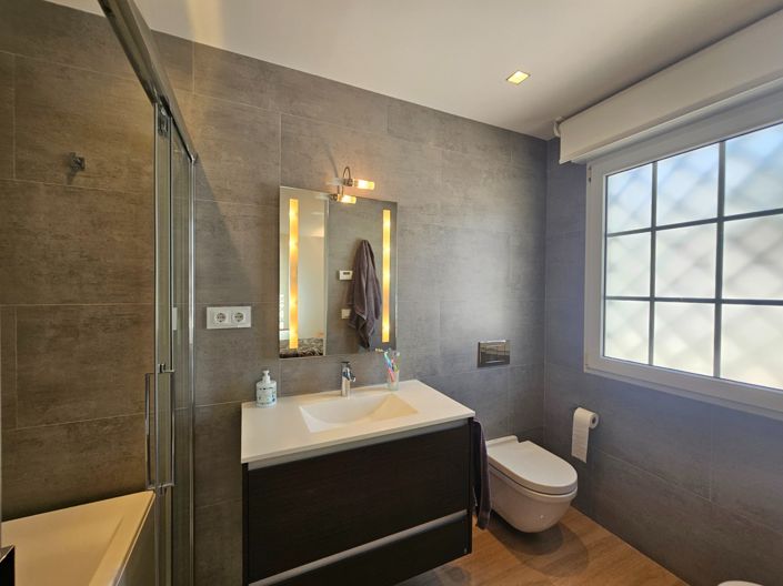 Image No.34-3 Bed Villa for sale