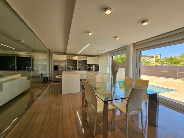 Image No.8-3 Bed Villa for sale