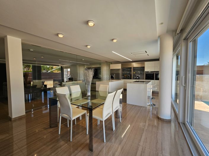 Image No.9-3 Bed Villa for sale