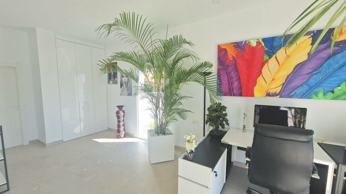 Image No.30-5 Bed Villa for sale