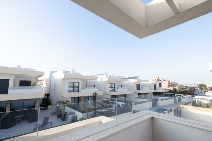 Image No.2-3 Bed Villa for sale