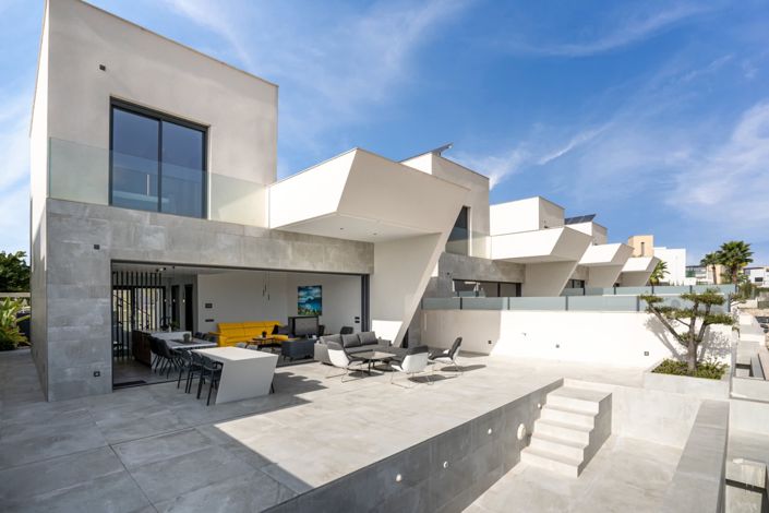 Image No.2-5 Bed Villa for sale