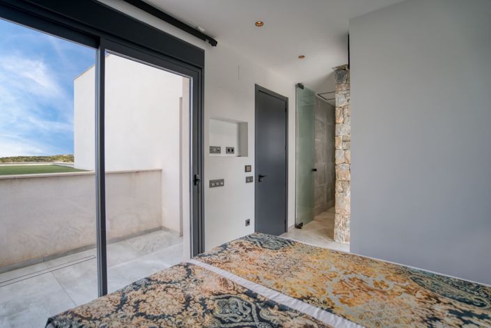 Image No.28-5 Bed Villa for sale