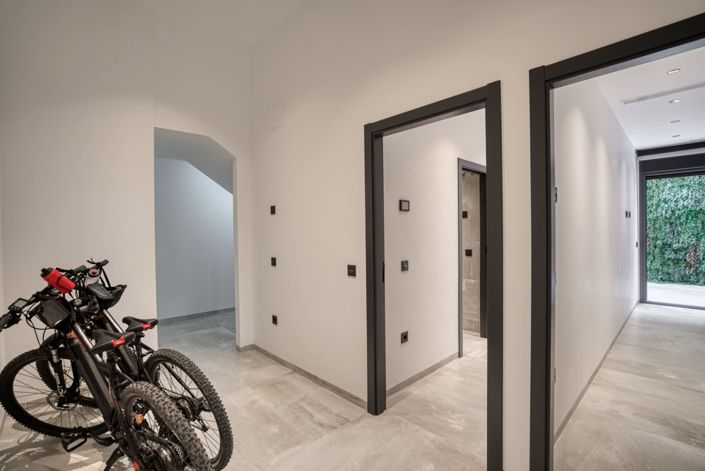 Image No.37-5 Bed Villa for sale