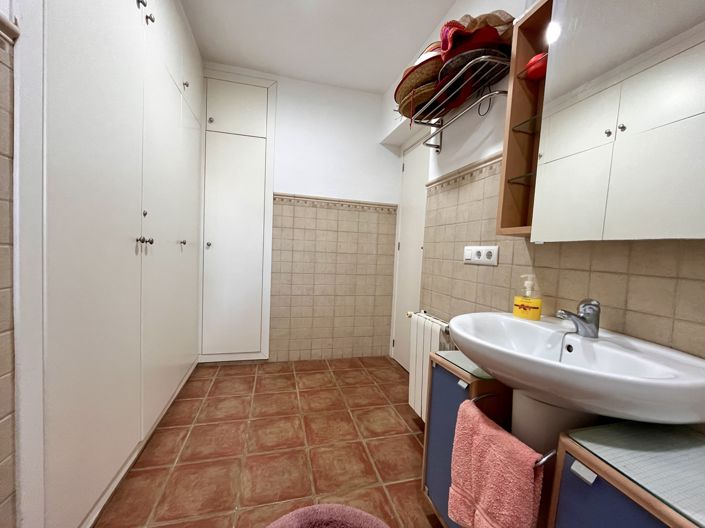 Image No.12-6 Bed Villa for sale