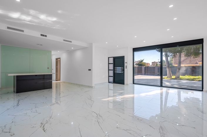 Image No.27-4 Bed Villa for sale