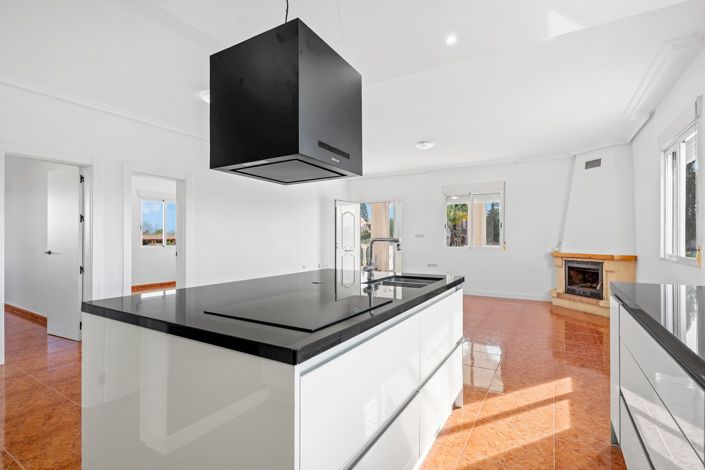 Image No.13-4 Bed Country Property for sale