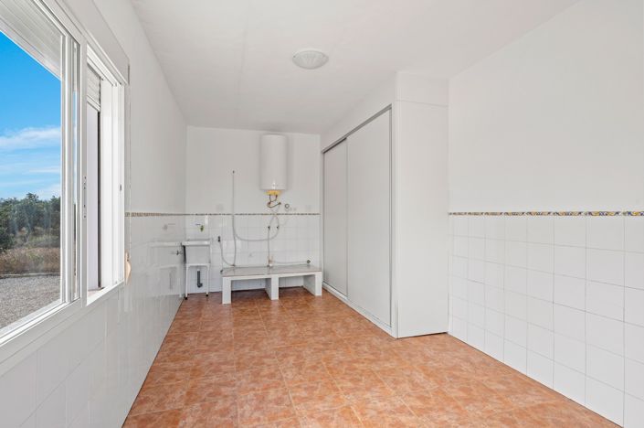 Image No.25-4 Bed Country Property for sale