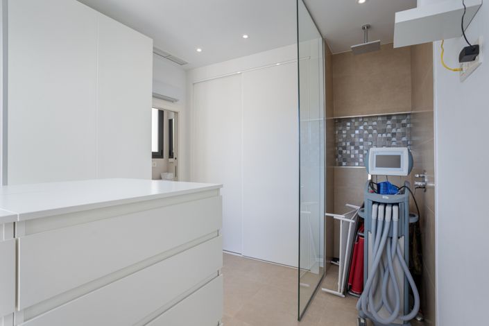 Image No.19-3 Bed Property for sale