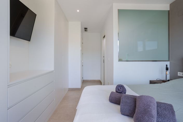 Image No.20-3 Bed Property for sale