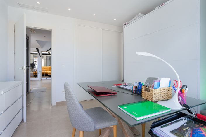 Image No.25-3 Bed Property for sale