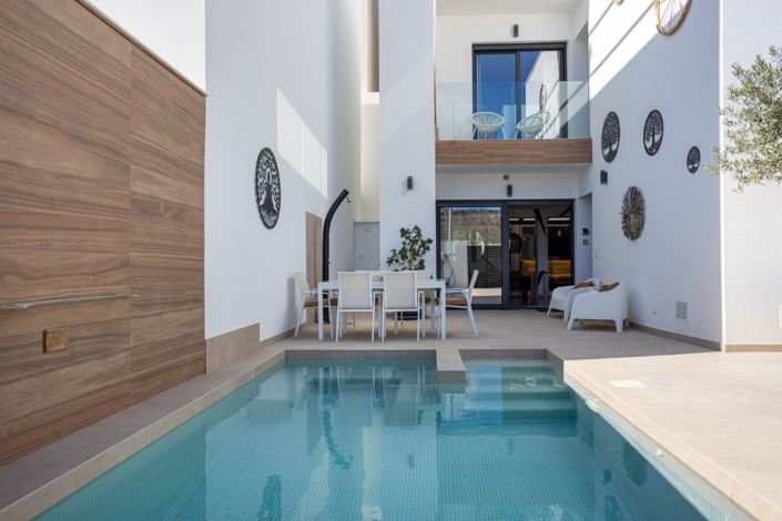 Image No.3-3 Bed Property for sale