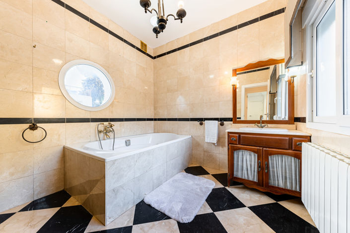 Image No.26-7 Bed Villa for sale