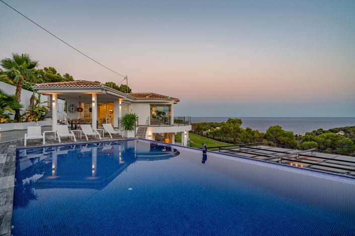 Image No.10-5 Bed Villa for sale