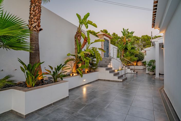 Image No.14-5 Bed Villa for sale