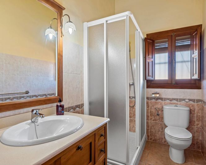 Image No.18-3 Bed Country Property for sale