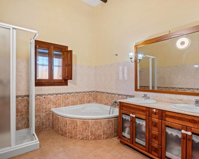 Image No.19-3 Bed Country Property for sale