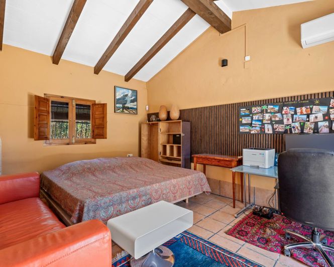 Image No.32-3 Bed Country Property for sale