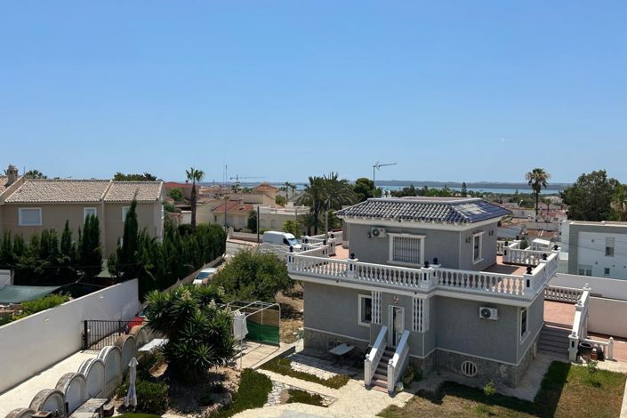 Image No.16-4 Bed Property for sale