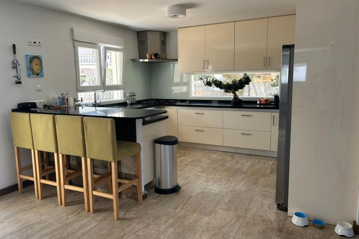 Image No.26-4 Bed Property for sale