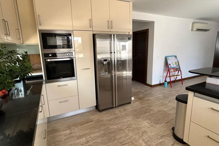 Image No.29-4 Bed Property for sale