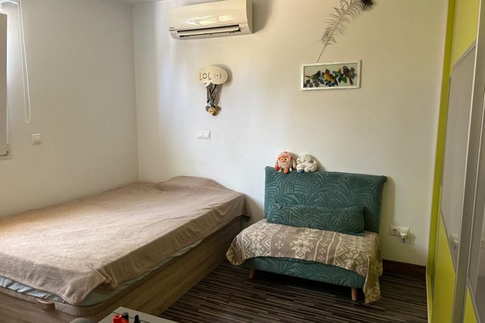 Image No.40-4 Bed Property for sale