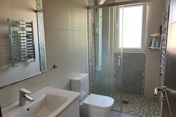 Image No.43-4 Bed Property for sale