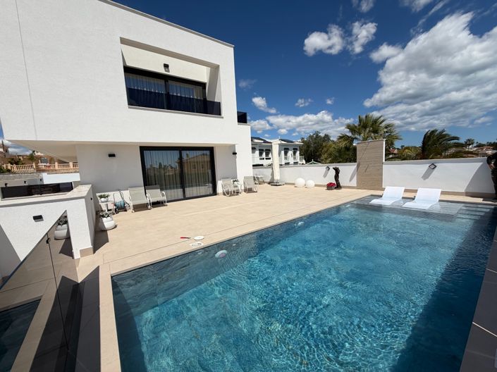 Image No.4-3 Bed Villa for sale