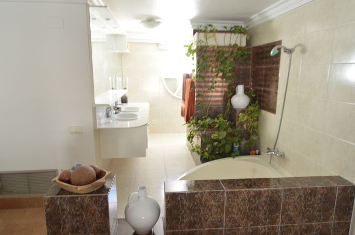 Image No.19-4 Bed Villa for sale