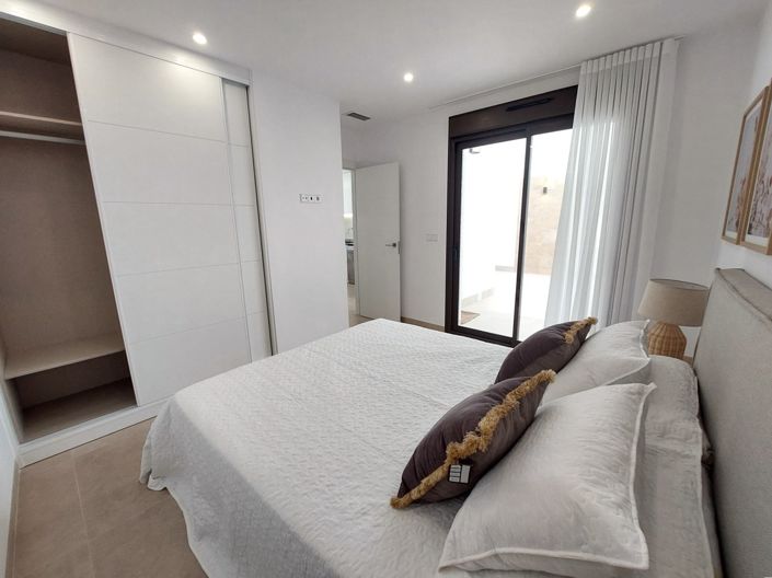 Image No.12-3 Bed Villa for sale
