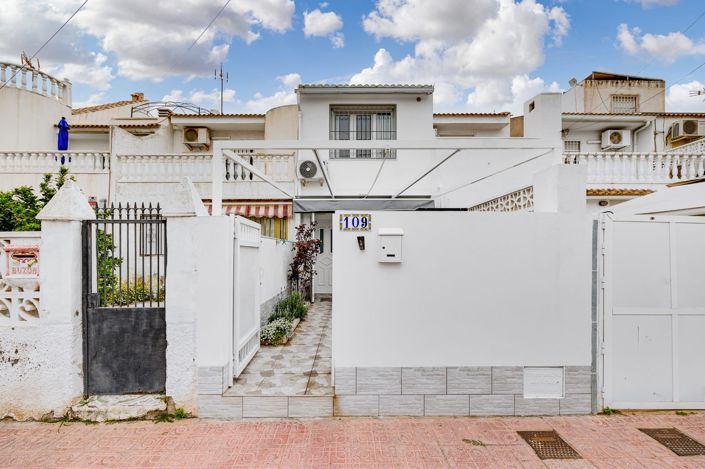 Image No.2-Maison de ville de 3 chambres à vendre à Torrevieja