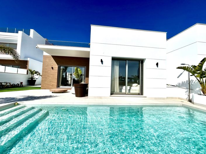 Image No.2-4 Bed Villa for sale