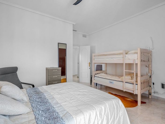 Image No.36-4 Bed Villa for sale