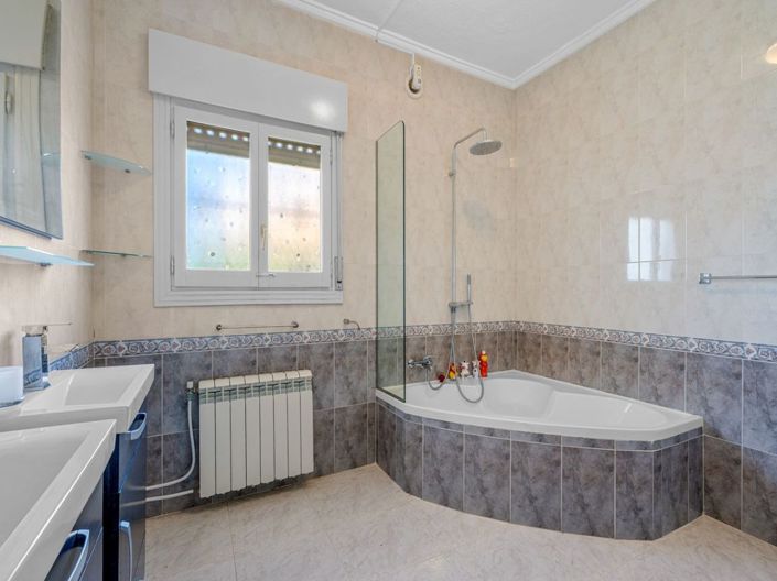 Image No.37-4 Bed Villa for sale