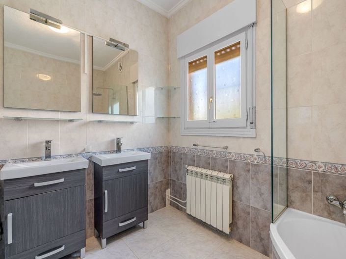 Image No.38-4 Bed Villa for sale