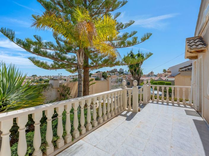 Image No.4-4 Bed Villa for sale