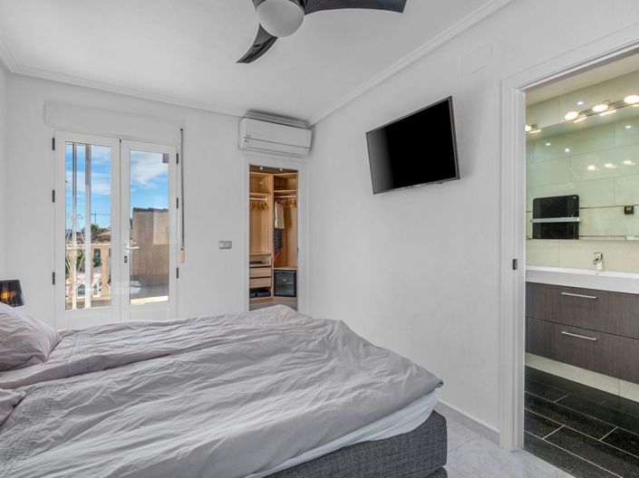 Image No.44-4 Bed Villa for sale
