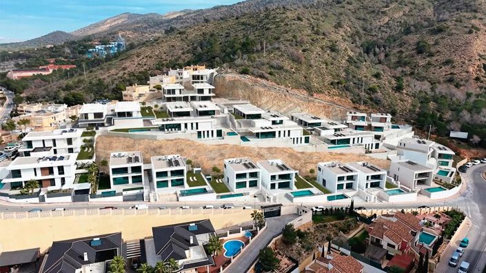 Image No.2-3 Bed Villa for sale